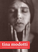 Tina Modotti : revolutionary photographer = la fotógrafa revolucionaria /
