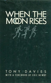 When the moon rises : an escape through wartime Italy /