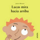 Lucas mira hacia arriba /