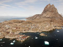 Between sea and glacier : Greenland in a changing world /