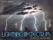 Lightning and its spectrum : an atlas of photographs /